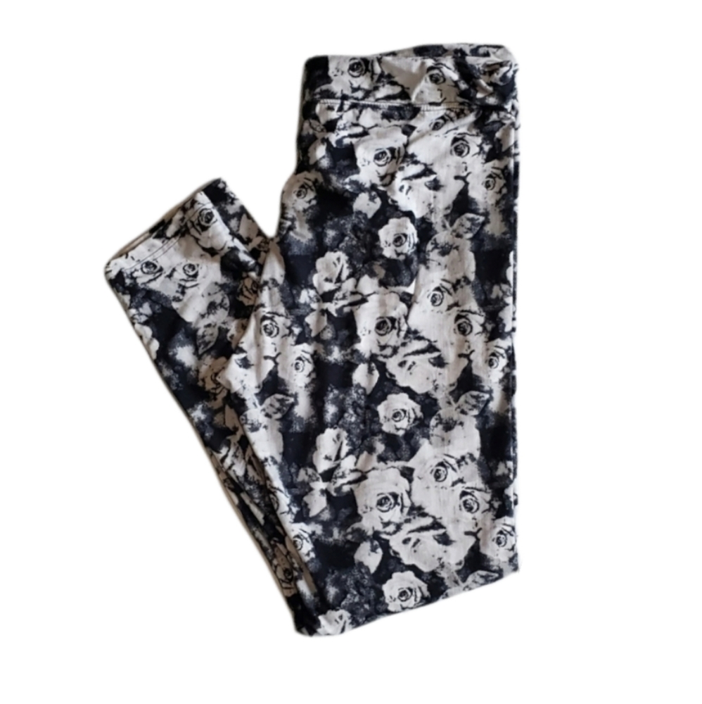 Elegant Black and White Floral Leggings